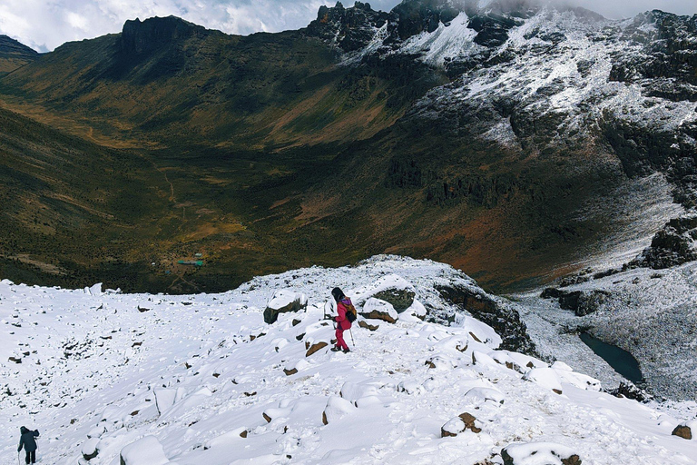 MT KENYA: 4 DAGEN, 3 NACHTEN WANDELEN & BERGBEKLIMMEN