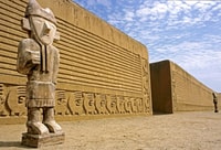 Pyramids of the Sun and the Moon, Huanchaco and Chan Chan - Housity