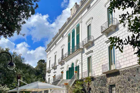 Naples: tour in Vomero and Chiaia with funicular railway