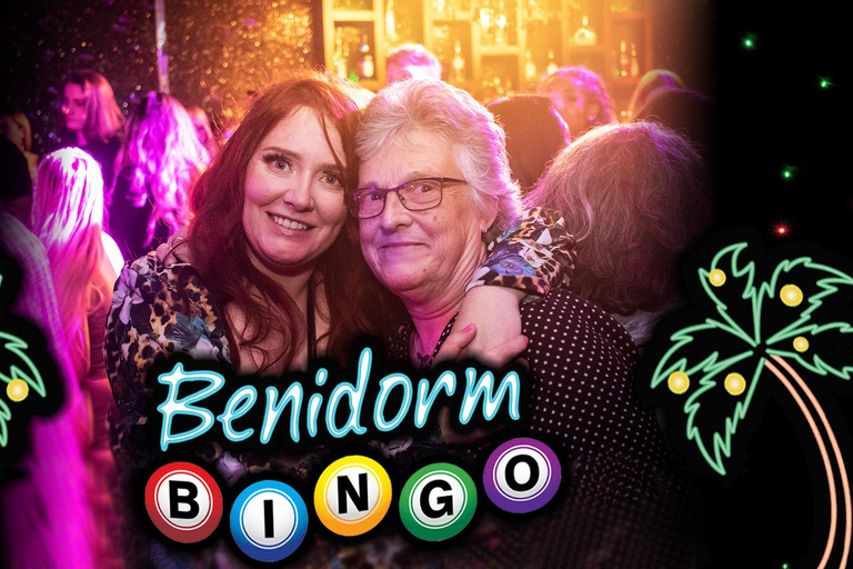 Manchester: FunnyBoyz Benidorm Bingo Cabaret ShowCopa de Fizz y Asiento