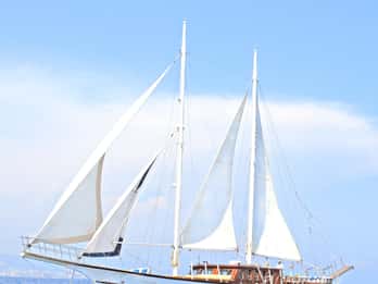 Barcelona: Mamma Mia Sailing Cruise
