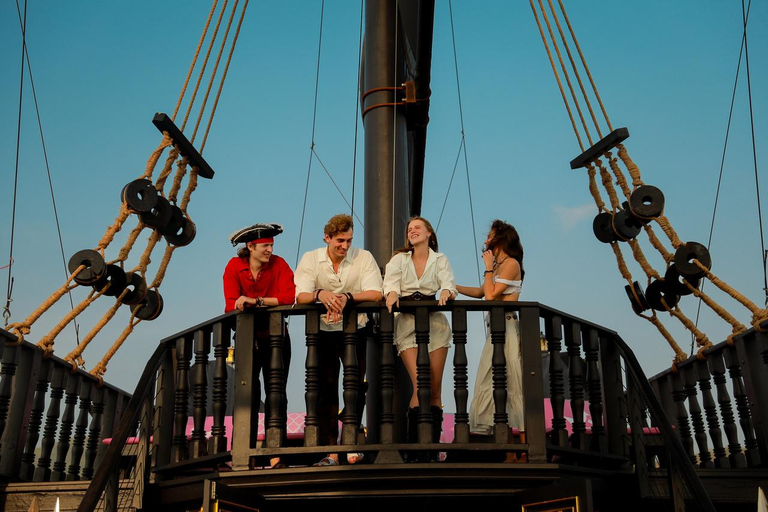 Pattaya: Koh Larn Pirate Cruise with Transfer & Activities