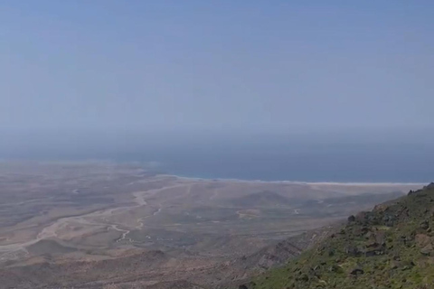 Sterrenlicht aan de kust: een avontuur met een terreinwagen en overnachting op Fazayah BeachSterrenlichtkusten: 4WD-avontuur met overnachting op Fazayah Beach