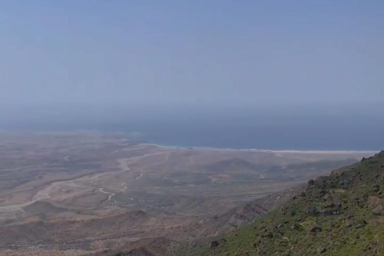 Sterrenlicht aan de kust: een avontuur met een terreinwagen en overnachting op Fazayah BeachSterrenlichtkusten: 4WD-avontuur met overnachting op Fazayah Beach