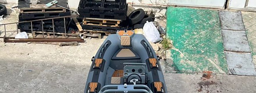 Himarë : location de bateau sans équipage (40 CV)