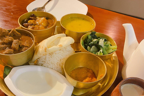 Macau: Hidden Gems Evening Food Tour with Local Guide