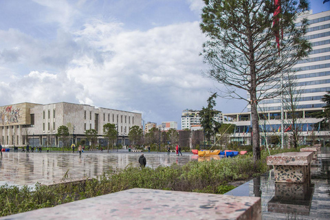 Tirana: 2 horas de passeio turístico guiado pelos tesouros escondidosEspanhol: Tour guiado de 2 horas pelos tesouros escondidos de Tirana