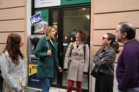 Roma: Visita gastronómica al barrio de Prati con degustación de vino y helado