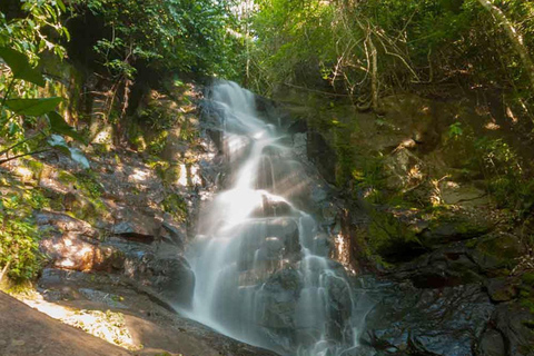 Puerto Iguazú: Aguaray Kayaking and Trekking Day Trip