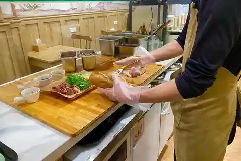 Hanoi: Vietnamese Banh Mi Sandwich & Coffee Workshop