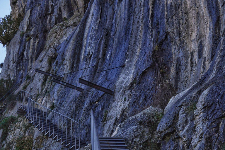 Da Durazzo: tour di un giorno del lago Bovilla, della montagna Gamti e di KrujaDa Durazzo: tour di un giorno del lago Bovilla, del monte Gamti e di Kruja