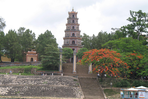 Hue: Crucero por el Río del Perfume con la Pagoda y Tumbas de Thien Mu