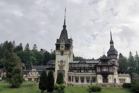Bucharest: Dracula's Castle, Brasov & Peles Castle Day Trip