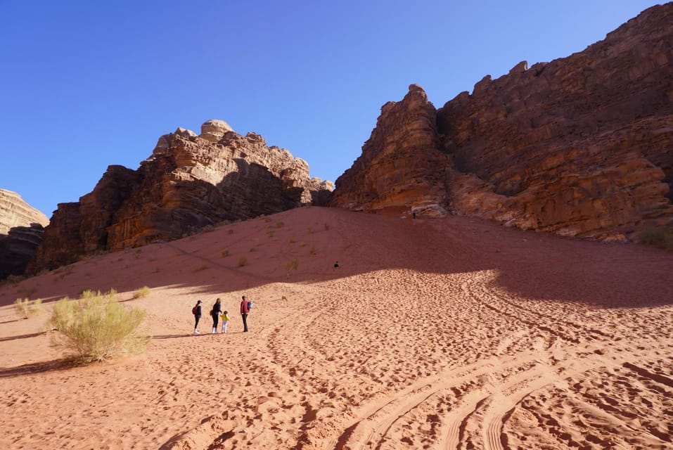 Wadi Rum: 2-6 timmars 4x4-jeeptur i solnedgången med beduin-te ...