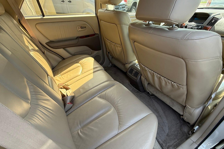 Siem Reap to Phnom Penh: Private Transfer with Scenic Stops