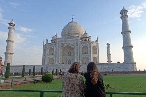 Von Delhi aus :- Ein Tagesausflug nach Agra mit dem PrivatwagenPrivatwagen + Eintritt zu den Sehenswürdigkeiten + Reiseführer + Mittagessen