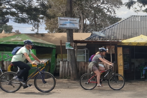 Aventura en canoa/kayak y bicicleta en Arusha con almuerzoExcursión en barco y en bicicleta de día completo en Arusha con almuerzo.