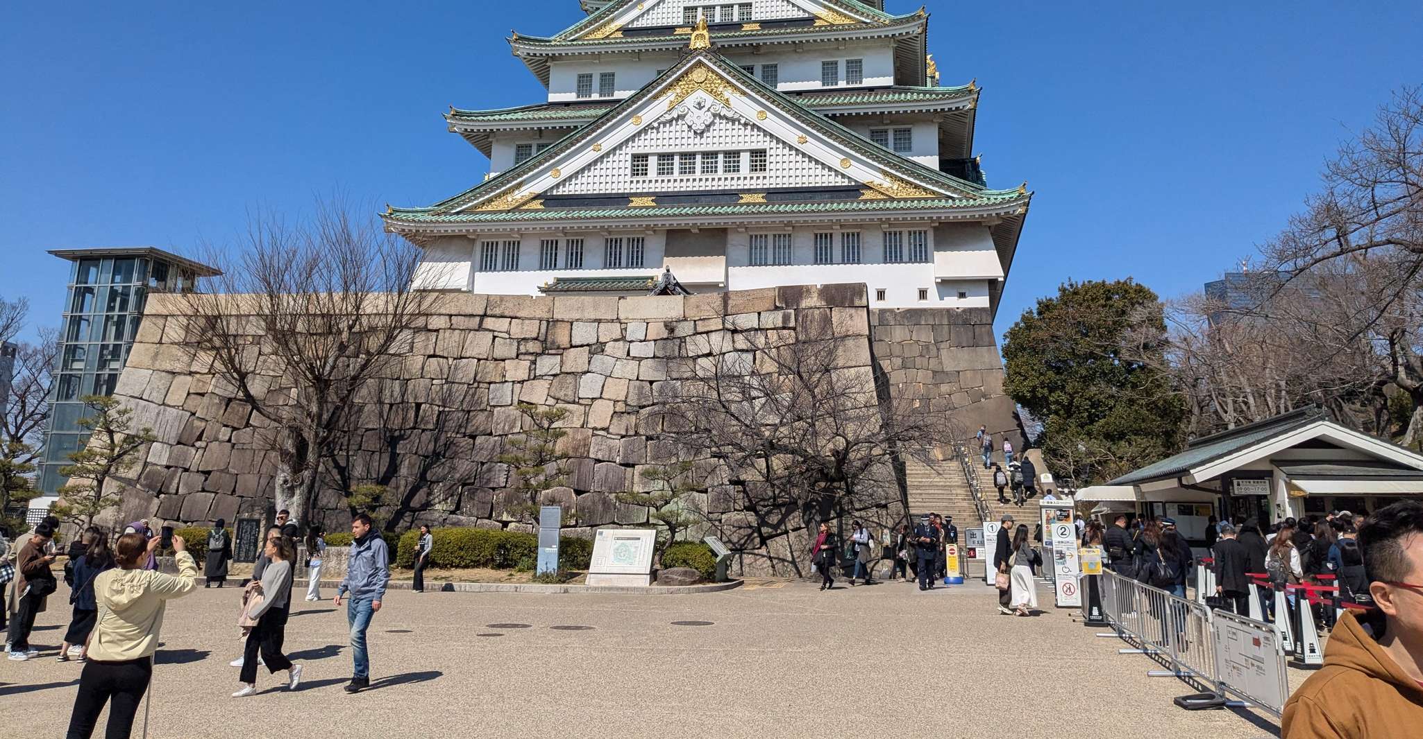 Osaka: Osaka Castle Guided Tour with Local Guide