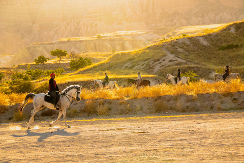 Santa Barbara: Horseback Ride With Lakeside Picnic Lunch