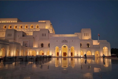 Muscat: Private City Tour with a Local Guide & Full Transfer