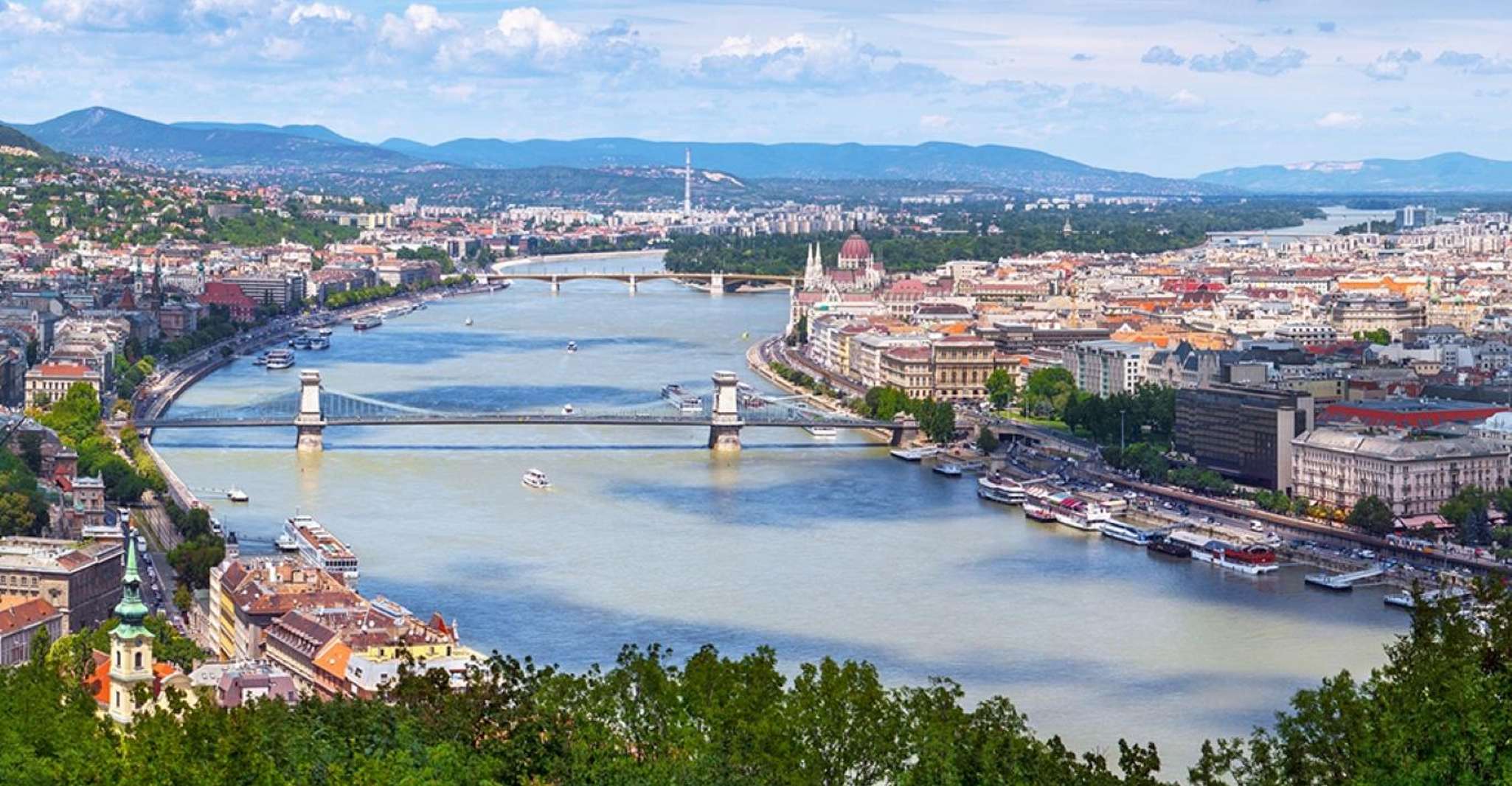 Budapest: Nighttime or Daytime City Sightseeing Cruise photo 5