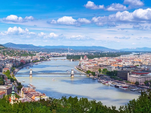 Budapest: Crociera turistica sul Danubio con audioguida