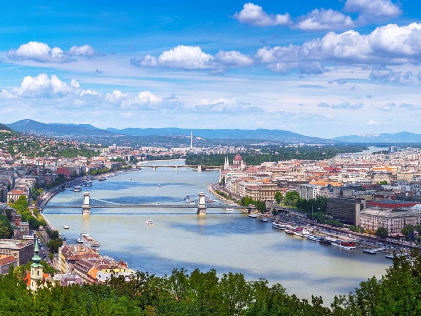 Budapest: Danube River Sightseeing Cruise with Audio Guide