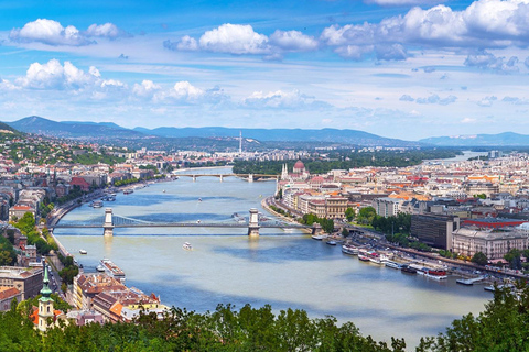 Budapest: Danube River Sightseeing Cruise with Audio Guide