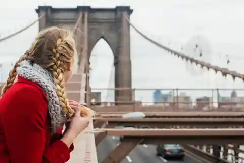 NYC: Brooklyn Walking Tour, Ferry, Pizza & Iconic Bridge