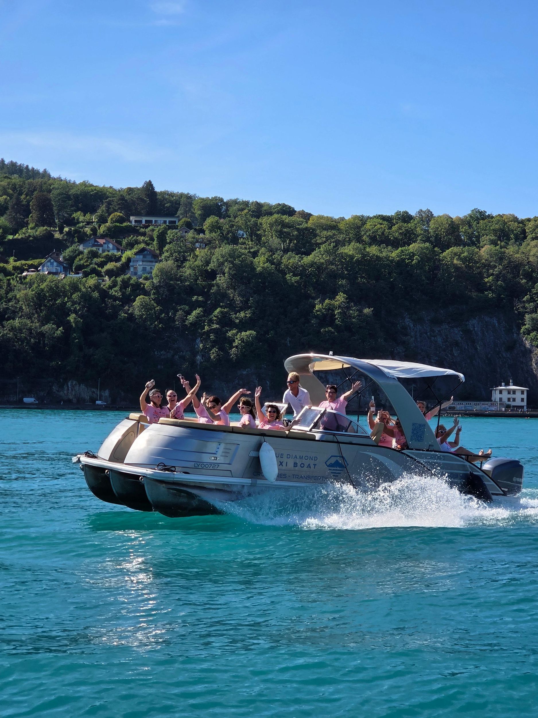 Annecy: Bootsfahrt mit dem Lounge-Boot auf dem See