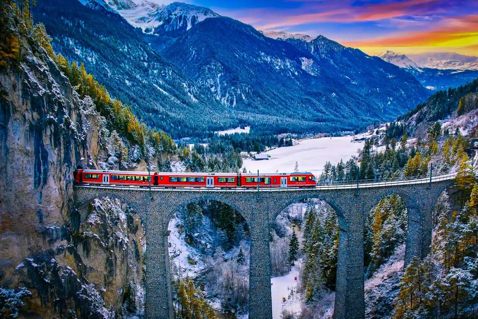 Mailand: Bernina Express, St. Moritz und UNESCO-Alpen an einem Tag Mailand: Bernina ...