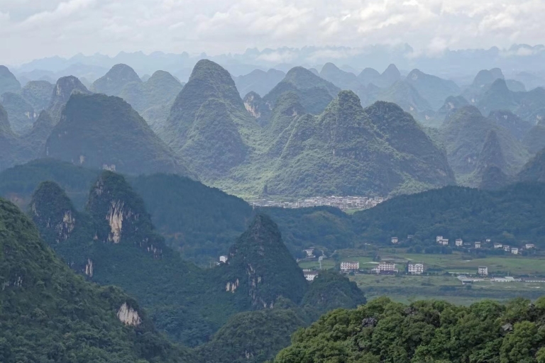 Yangshuo Caves Water & Moon Hill Full-Day Tour privéstandard Option