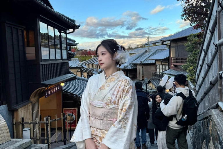 Kyoto: Luxury Kimono Photoshoot With ProfessionalPhotography