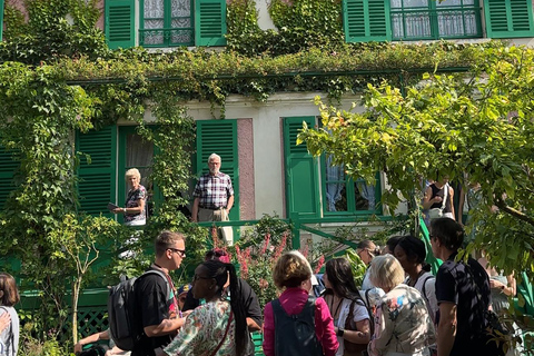 From Paris: Giverny & Impressionism Private Tour