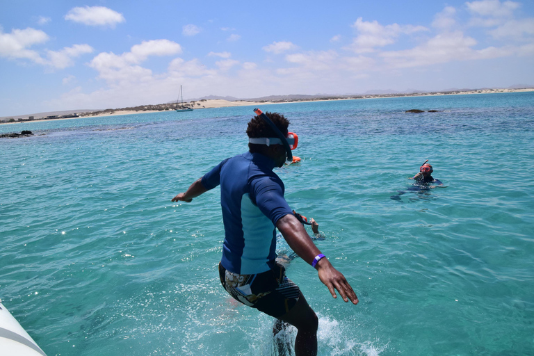 Boa Vista: Boat Excursion with Snorkeling, Shipwreck, and Djeu Island