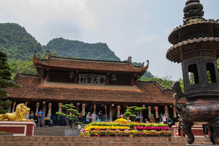 Hanoi: Perfume Pagoda, Huong Tich Cave & Boat Tour Group Tour