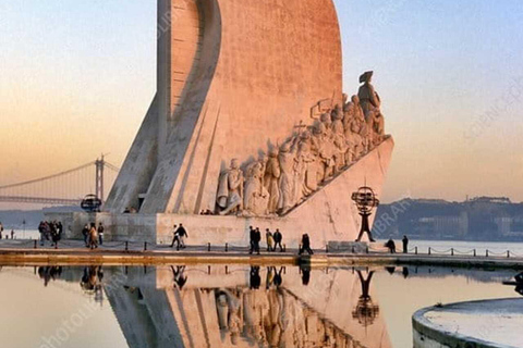 Lisbon: Private full Day Sightseeing tour by tuk-tuk.