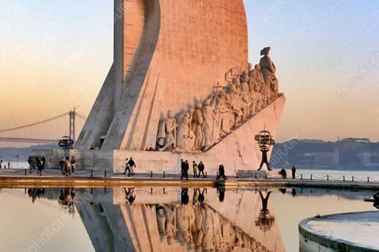 Lisbon: Private full Day Sightseeing tour by tuk-tuk.