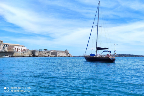 Syracuse: Snorkeling Excursions by Sailboat to Plemmirio Syracuse: Snorkeling Excursions by Sailboat at Plemmirio