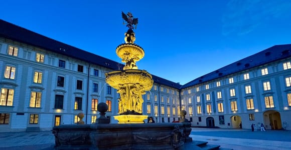Prague: VIP Prague Castle Night Walk with Panoramic Views