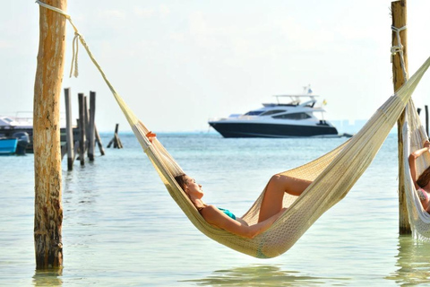 Cancún: Crucero en catamarán a Isla Mujeres con snorkel