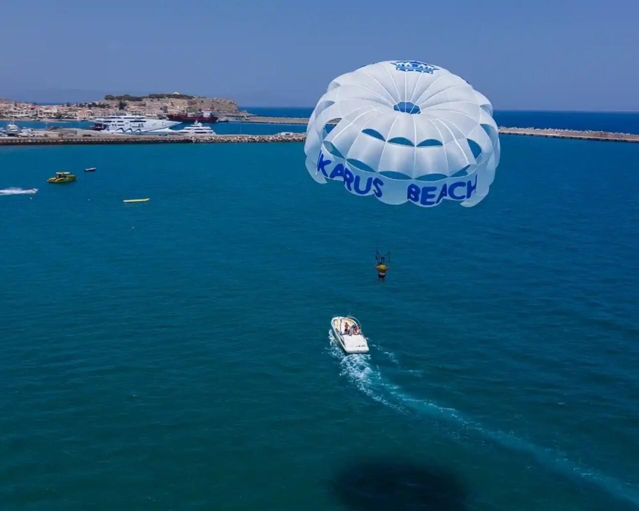 Rethymno: Das ultimative Parasailing-Erlebnis