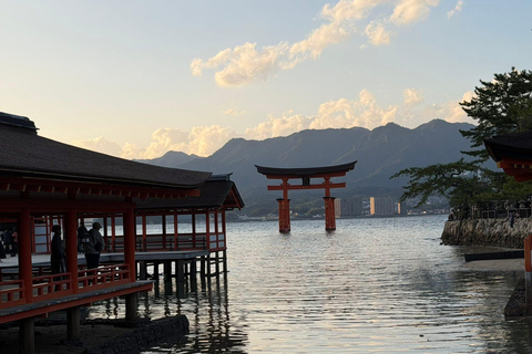 Hiroshima: tour privado personalizado en inglés con recogida en el hotel