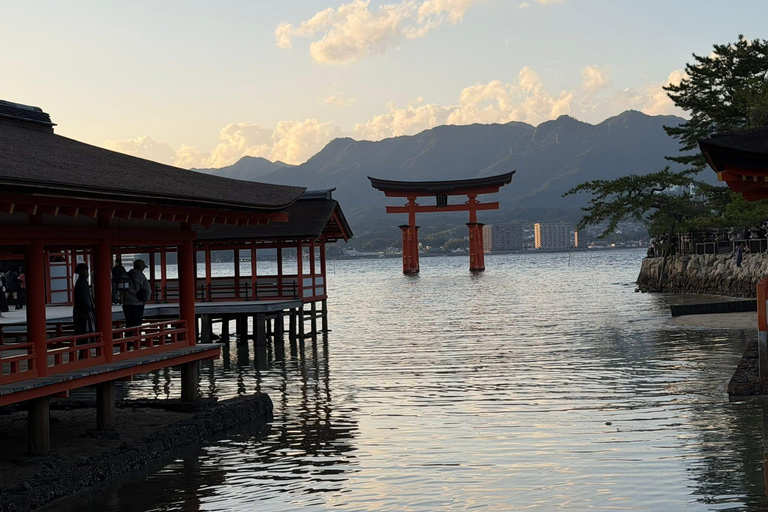 Hiroshima: tour privado personalizado en inglés con recogida en el hotel