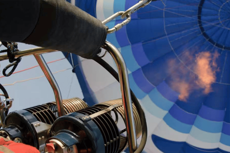 Vang Vieng: Caiaque e Balão de Ar Quente com Serviço de Busca no Hotel