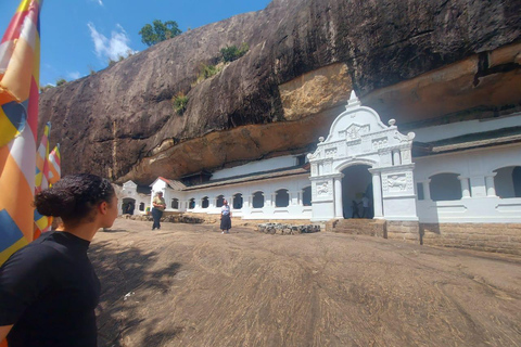 Kandy: Dambulla Sigiriya Polonnaruwa & Girithale Day Tour