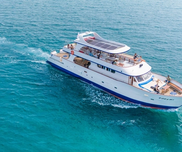 Larnaca: Glass Bottom Boat Bay Cruise with Snorkeling