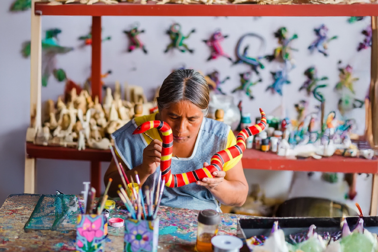 Tour Oaxaca Antigua: Monte Albán, Alebrijes & Artesanías Oaxaca Antigua: Full-Day Cultural Experience