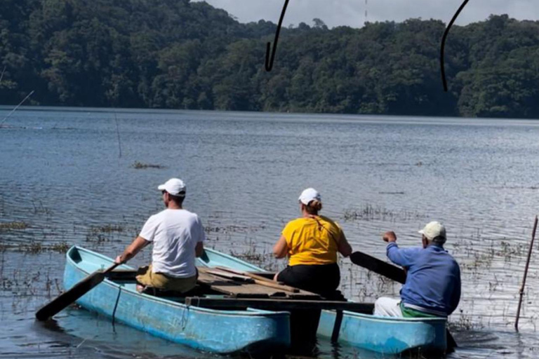 Munduk : Trektocht door het regenwoud, kanoën op het meer & beste watervalTour met pick-up & drop-off naar het hotel in Centraal-Bali