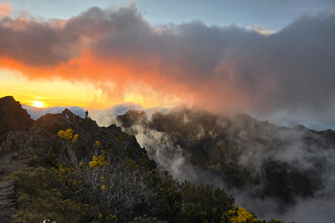 Madeira: Pico do Arieiro Sunset & Stairway to Heaven Walk Pico do Arieiro Sunset & Optional Stairway to Heaven Walk